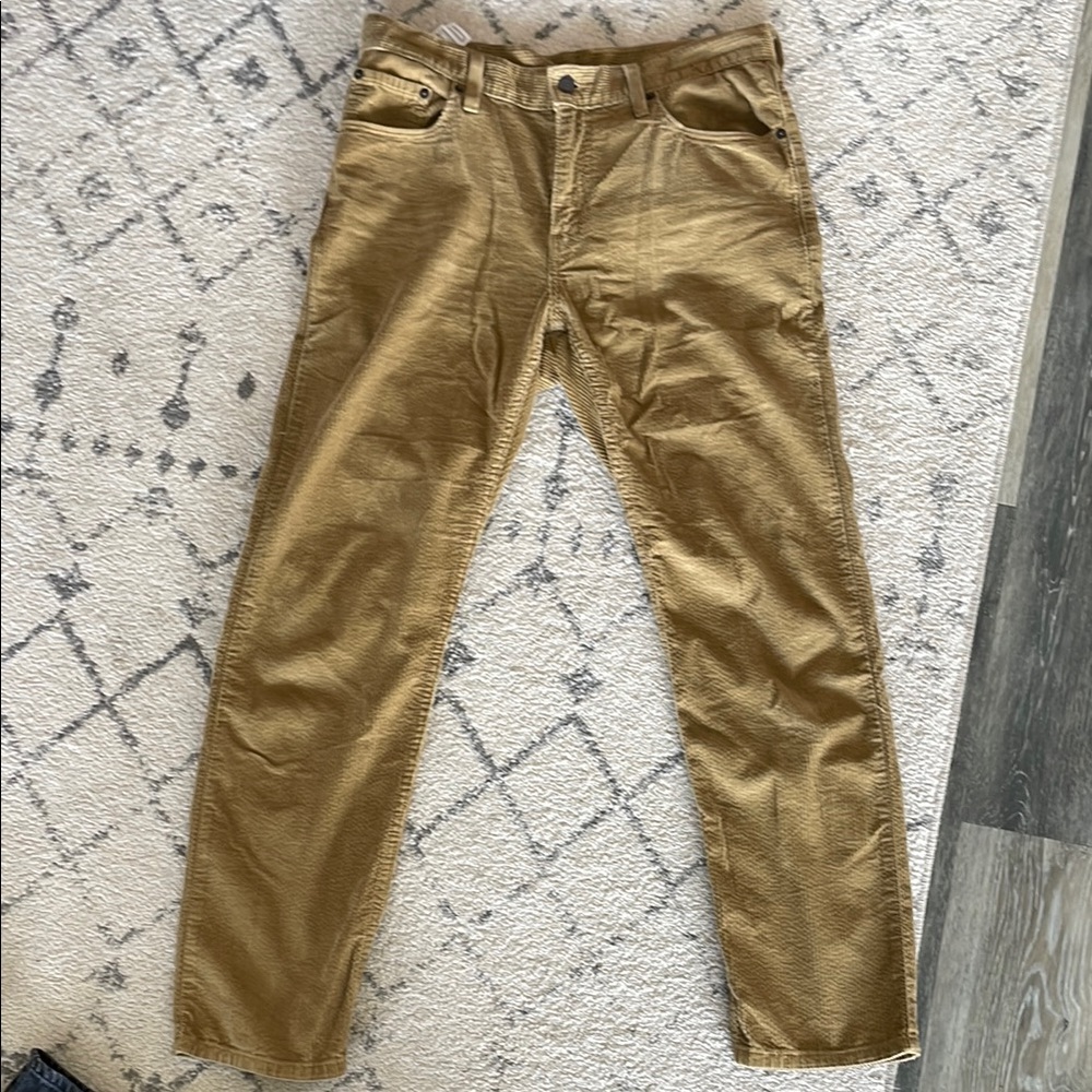 Levi’s straight leg mid rise 100% cotton corduroy pants - 29 x 30
